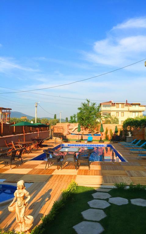 Flora Iznik Hotel & Suites Exterior foto